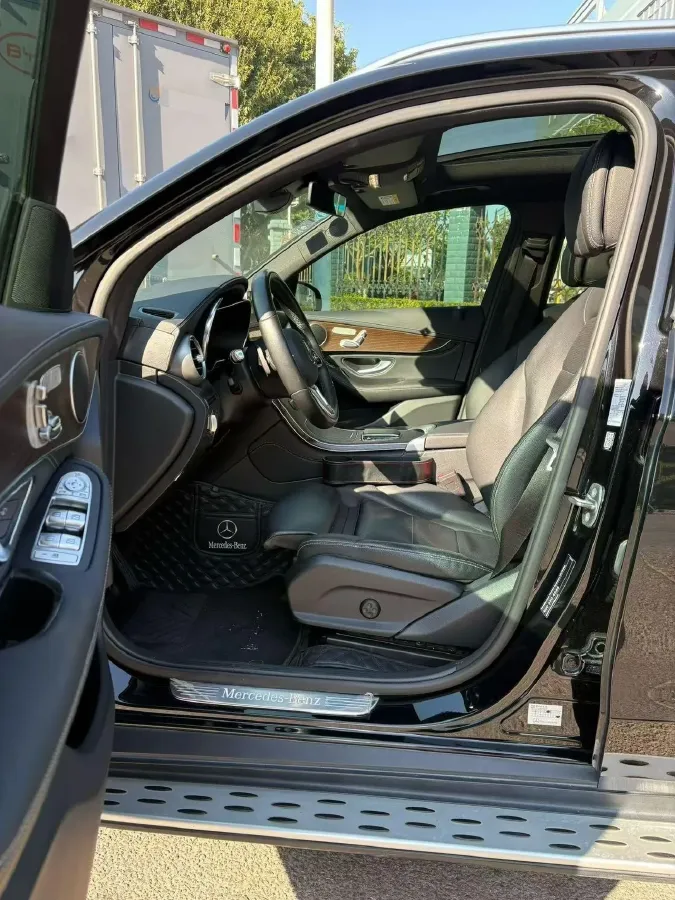 2020 Mercedes-Benz GLC Class 2.0T 258HP L4 9AT,autocango,china used car exporter,china ev exporter,chinese used car exporter,chinese used ev exporter