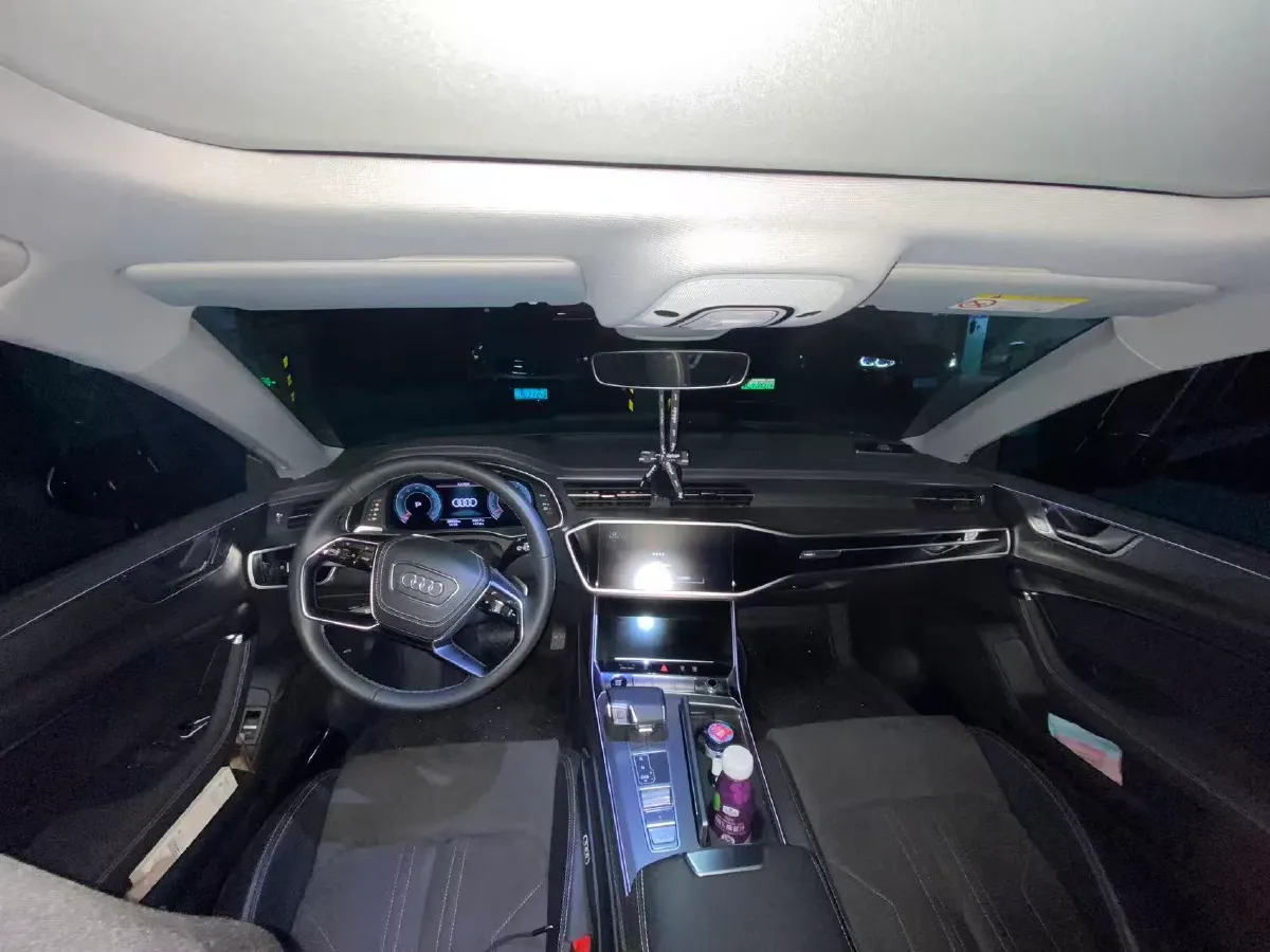 2024 Audi A7L 2.0T 245HP L4 7DCT,autocango,china used car exporter,china ev exporter,chinese used car exporter,chinese used ev exporter