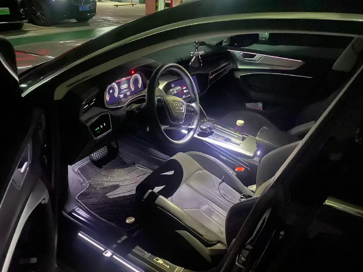 2024 Audi A7L 2.0T 245HP L4 7DCT,autocango,china used car exporter,china ev exporter,chinese used car exporter,chinese used ev exporter