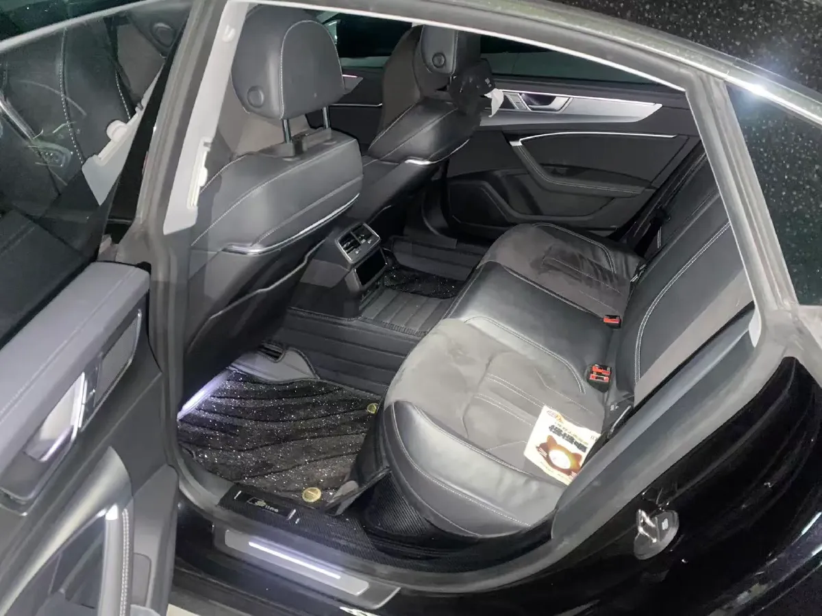 2024 Audi A7L 2.0T 245HP L4 7DCT,autocango,china used car exporter,china ev exporter,chinese used car exporter,chinese used ev exporter