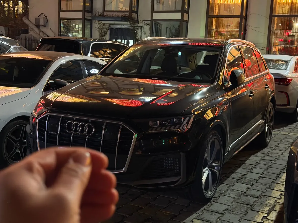 2021 Audi Q7 3.0T 340HP V6 8AT,autocango,china used car exporter,china ev exporter,chinese used car exporter,chinese used ev exporter