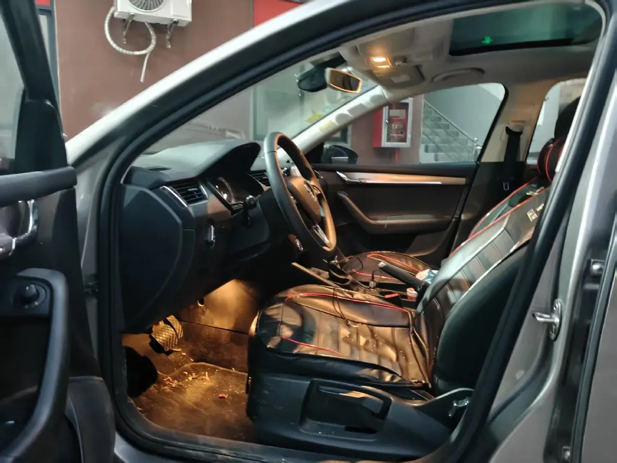 2019 Skoda Octavia 1.5L 116HP L4 6AT,autocango,china used car exporter,china ev exporter,chinese used car exporter,chinese used ev exporter