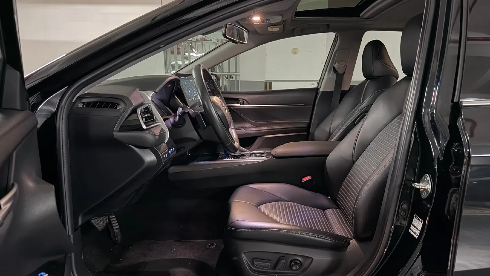 2022 Toyota Camry 2.5L 209HP L4 8AT,autocango,china used car exporter,china ev exporter,chinese used car exporter,chinese used ev exporter