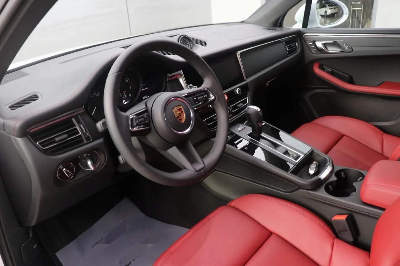 2025 Porsche Macan 2.0T 265HP L4 7DCT,autocango,china used car exporter,china ev exporter,chinese used car exporter,chinese used ev exporter