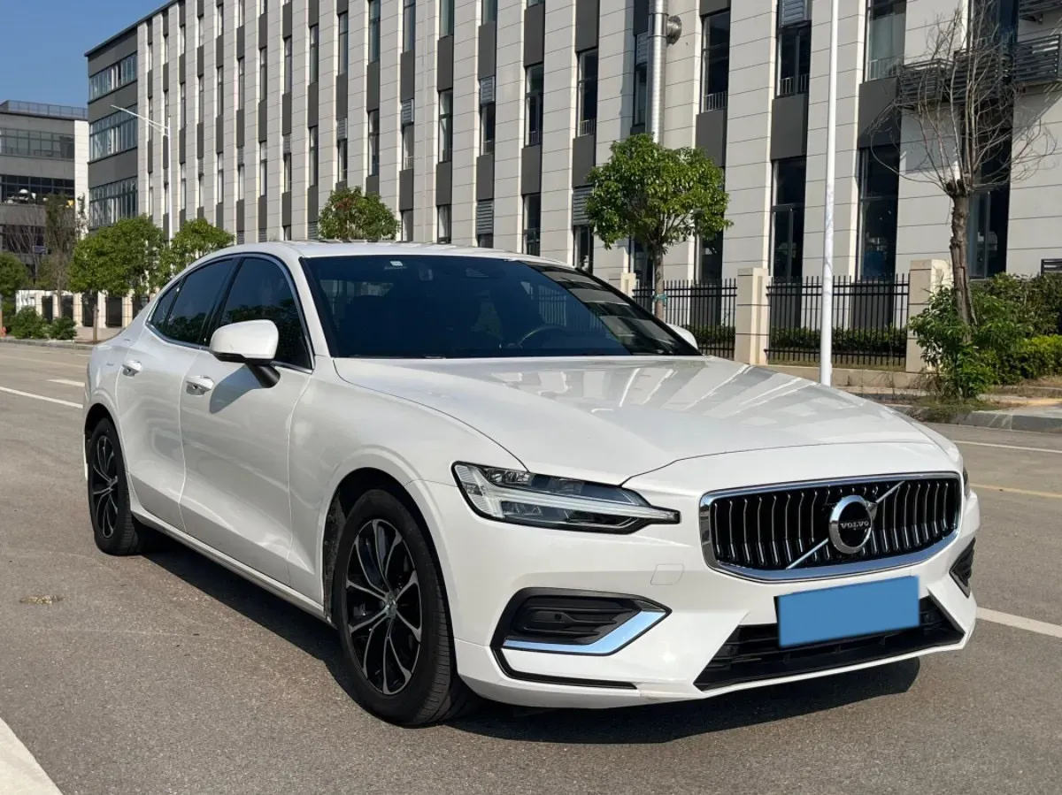 2022 Volvo S60 2.0T 197HP L4 8AT,autocango,china used car exporter,china ev exporter,chinese used car exporter,chinese used ev exporter