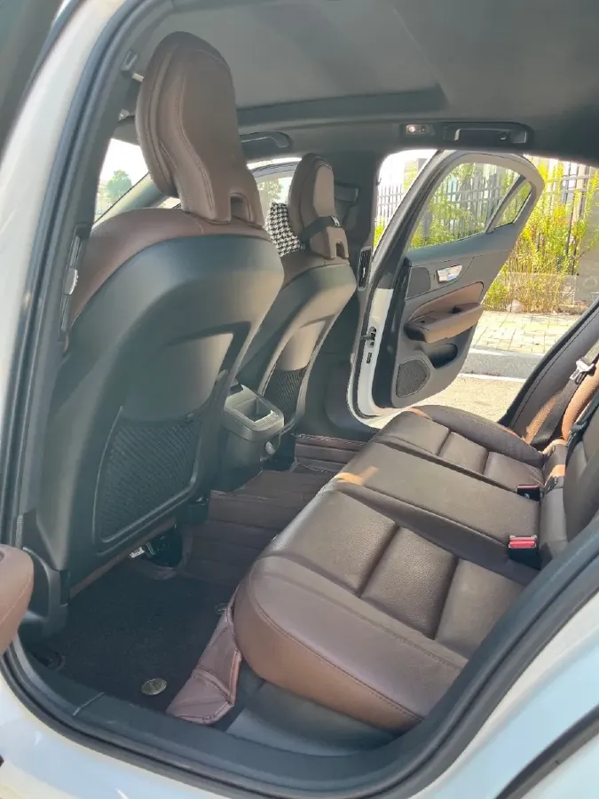 2022 Volvo S60 2.0T 197HP L4 8AT,autocango,china used car exporter,china ev exporter,chinese used car exporter,chinese used ev exporter