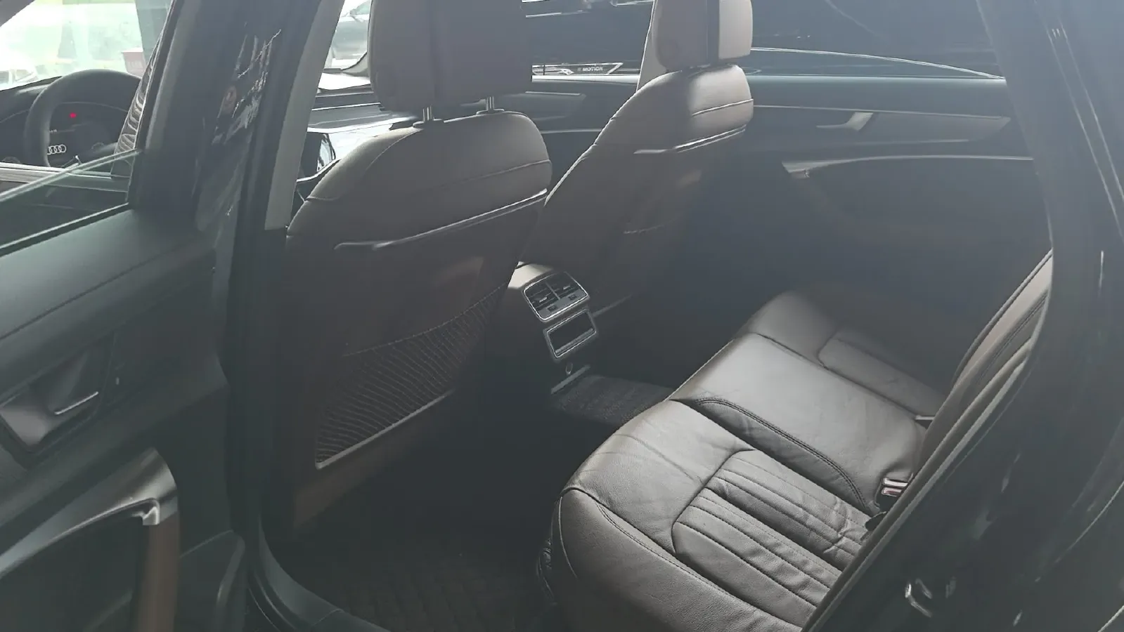 2021 Audi A6L 2.0T 190HP L4 7DCT,autocango,china used car exporter,china ev exporter,chinese used car exporter,chinese used ev exporter