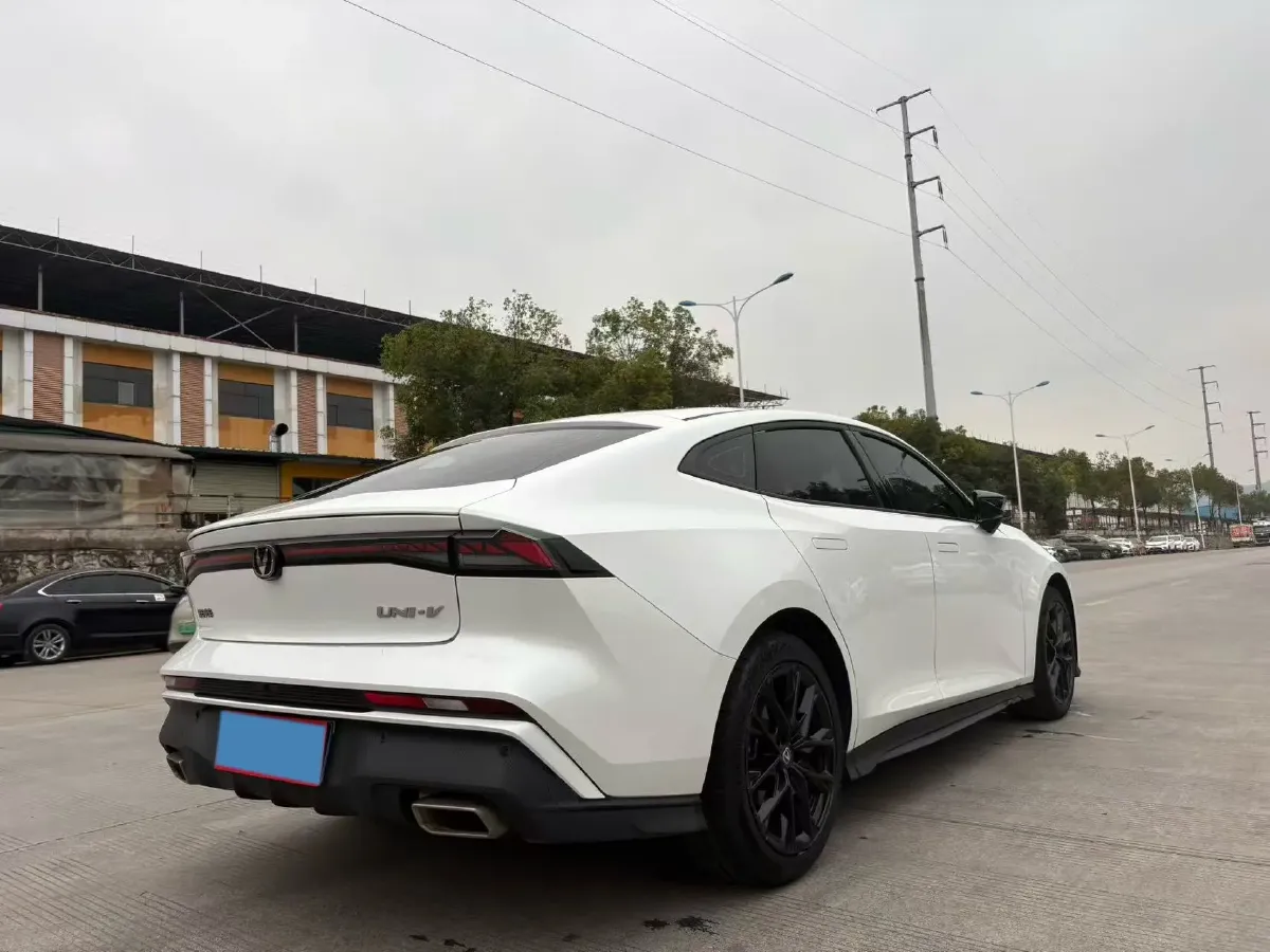 2024 ChangAn UNI-V 1.5T 188HP L4 7DCT,autocango,china used car exporter,china ev exporter,chinese used car exporter,chinese used ev exporter