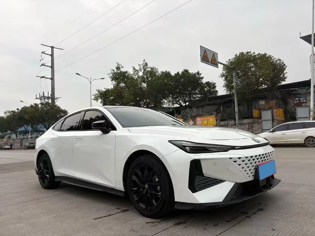 2024 ChangAn UNI-V 1.5T 188HP L4 7DCT,autocango,china used car exporter,china ev exporter,chinese used car exporter,chinese used ev exporter