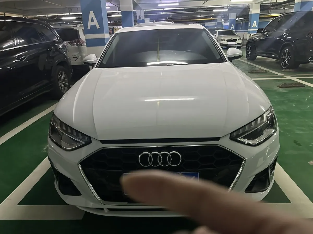 2022 Audi A4L 2.0T 190HP L4 7DCT,autocango,china used car exporter,china ev exporter,chinese used car exporter,chinese used ev exporter