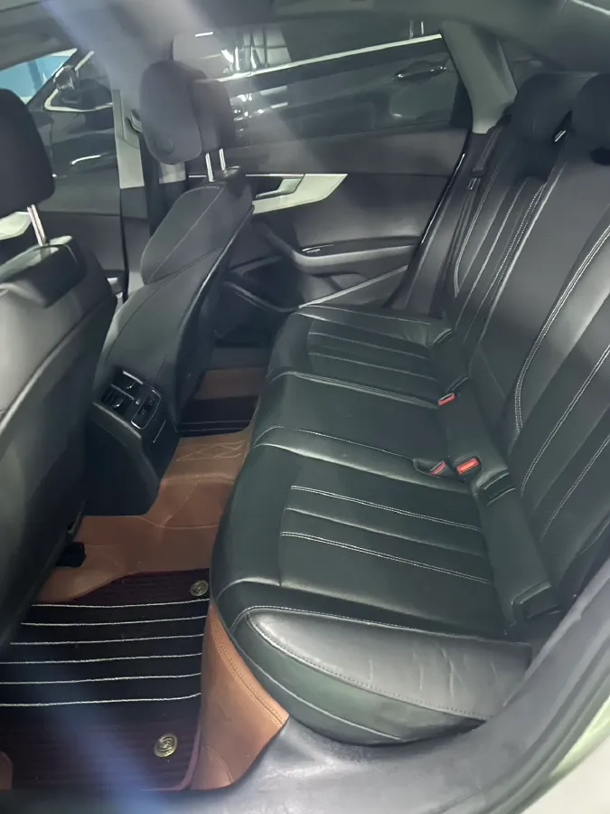 2022 Audi A4L 2.0T 190HP L4 7DCT,autocango,china used car exporter,china ev exporter,chinese used car exporter,chinese used ev exporter