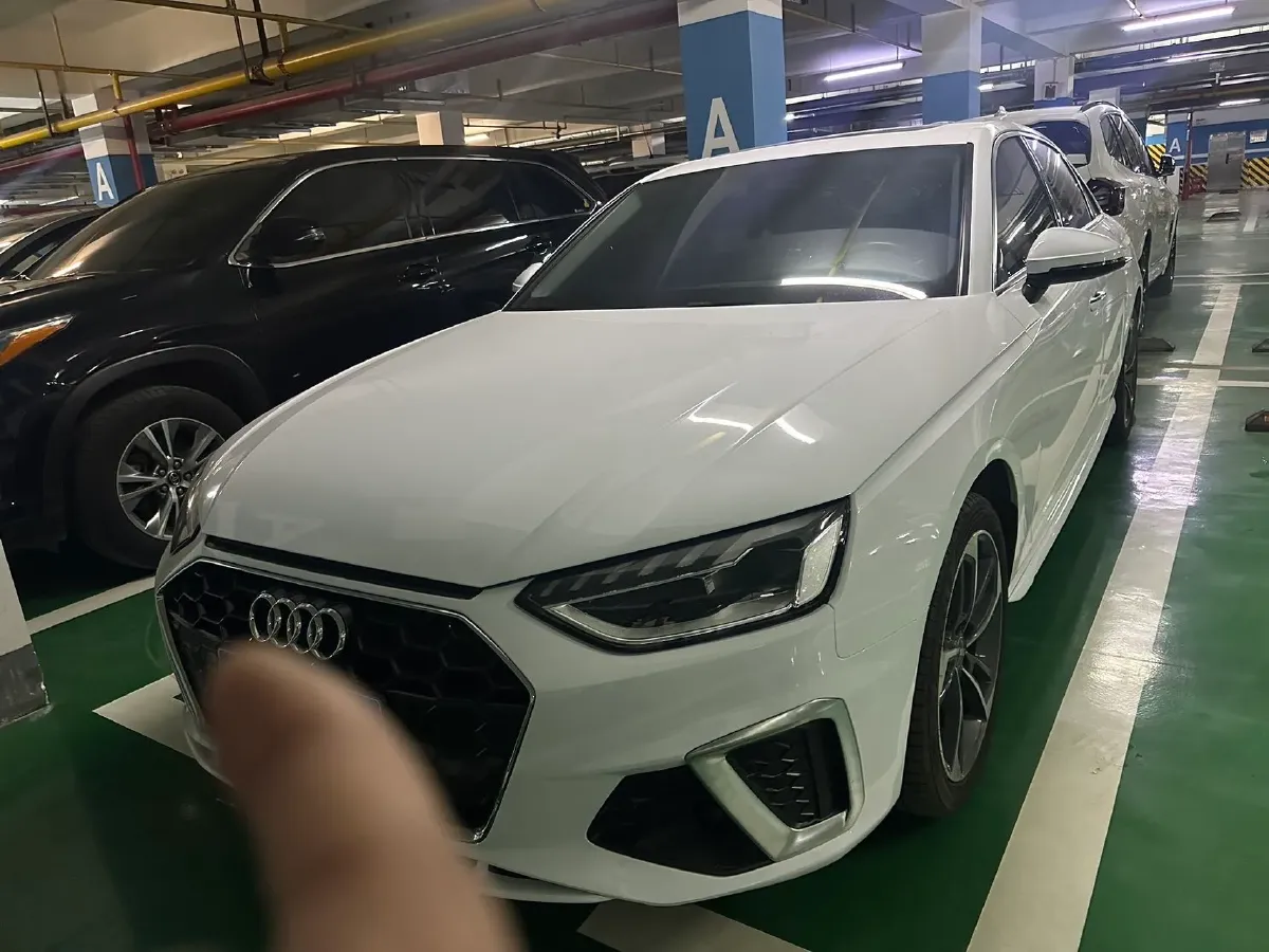 2022 Audi A4L 2.0T 190HP L4 7DCT,autocango,china used car exporter,china ev exporter,chinese used car exporter,chinese used ev exporter