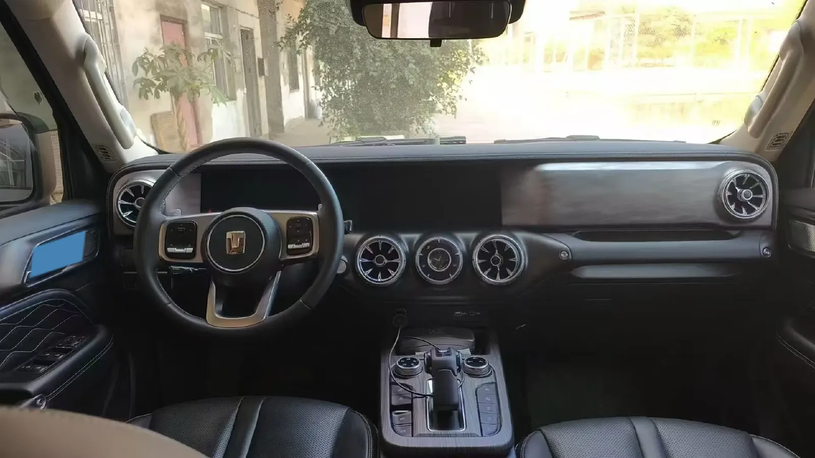 2021 Tank 300 2.0T 227HP L4 8AT,autocango,china used car exporter,china ev exporter,chinese used car exporter,chinese used ev exporter