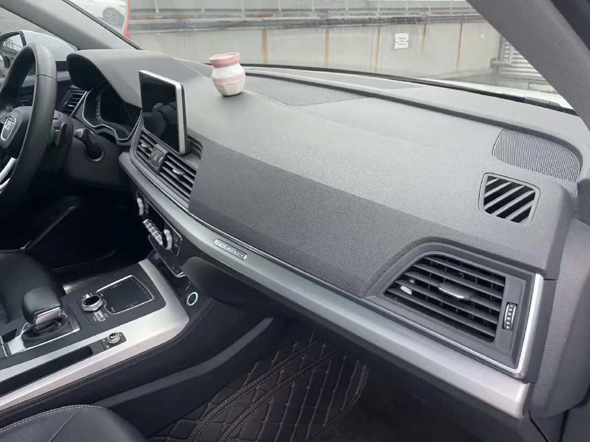 2020 Audi Q5L 2.0T 190HP L4 7DCT,autocango,china used car exporter,china ev exporter,chinese used car exporter,chinese used ev exporter