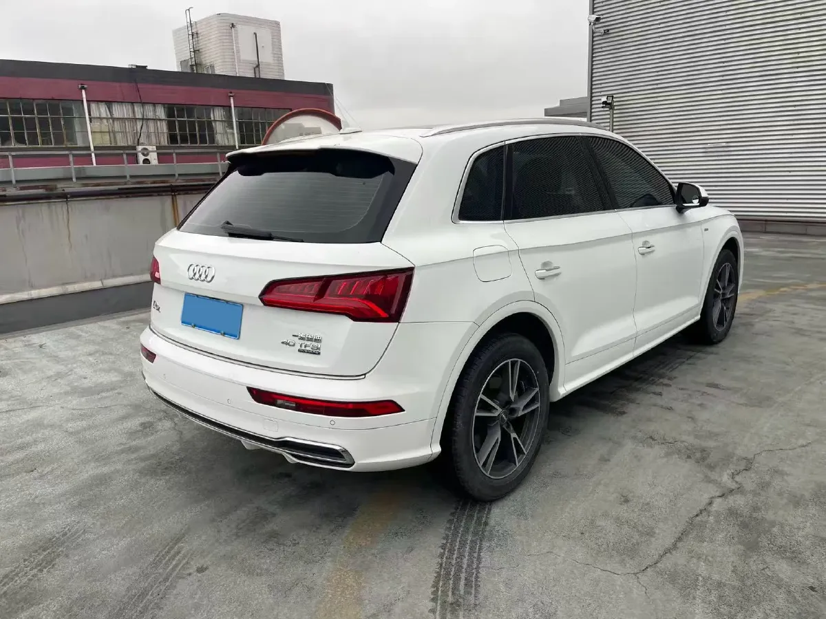 2020 Audi Q5L 2.0T 190HP L4 7DCT,autocango,china used car exporter,china ev exporter,chinese used car exporter,chinese used ev exporter