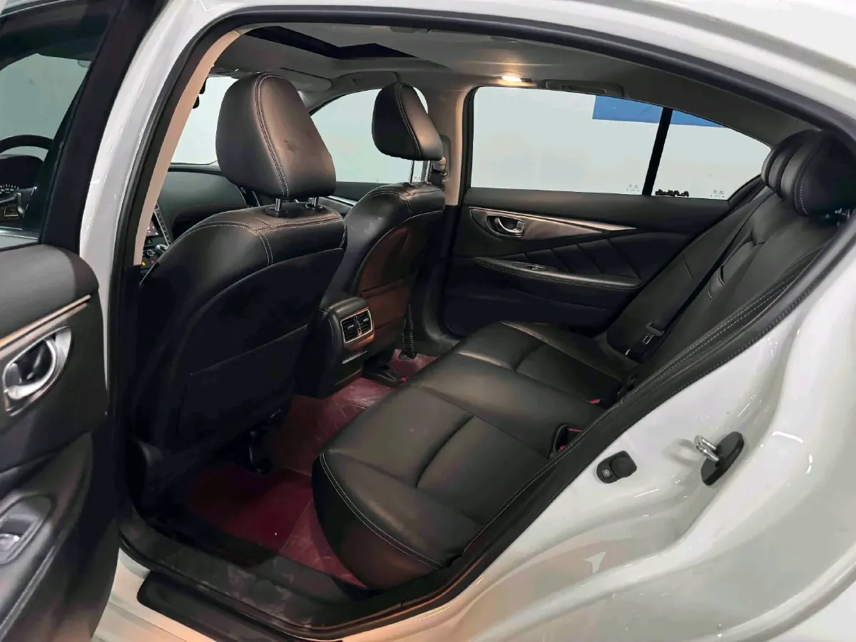 2018 Jeep Grand Commander 2.0T 265HP L4 9AT,autocango,china used car exporter,china ev exporter,chinese used car exporter,chinese used ev exporter