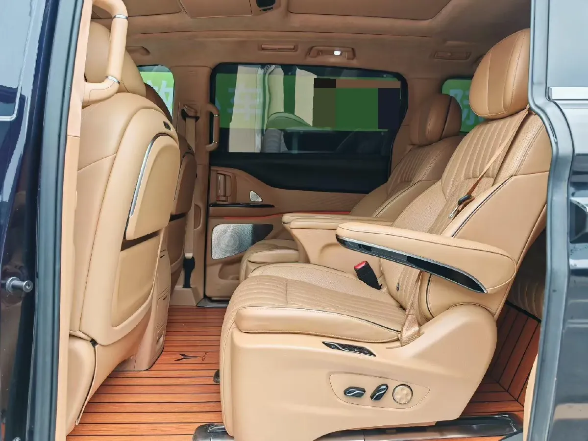 2024 Voyah Dream 1.5T 150HP L4 PHEV 43KWH,autocango,china used car exporter,china ev exporter,chinese used car exporter,chinese used ev exporter