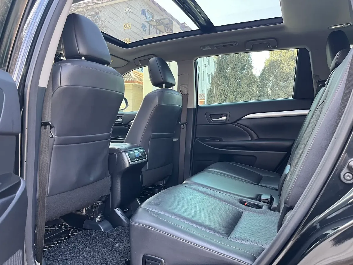 2018 Jeep Grand Commander 2.0T 265HP L4 9AT,autocango,china used car exporter,china ev exporter,chinese used car exporter,chinese used ev exporter