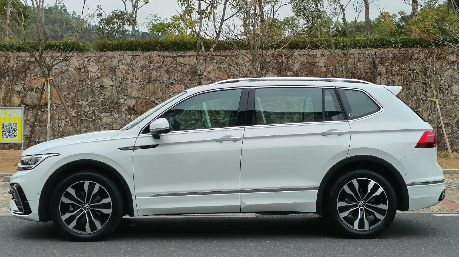 2023 Volkswagen Tiguan L 2.0T 186HP L4 7DCT,autocango,china used car exporter,china ev exporter,chinese used car exporter,chinese used ev exporter