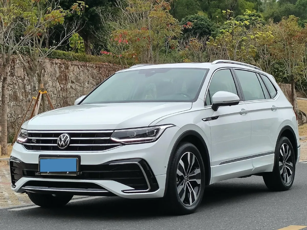 2023 Volkswagen Tiguan L 2.0T 186HP L4 7DCT,autocango,china used car exporter,china ev exporter,chinese used car exporter,chinese used ev exporter