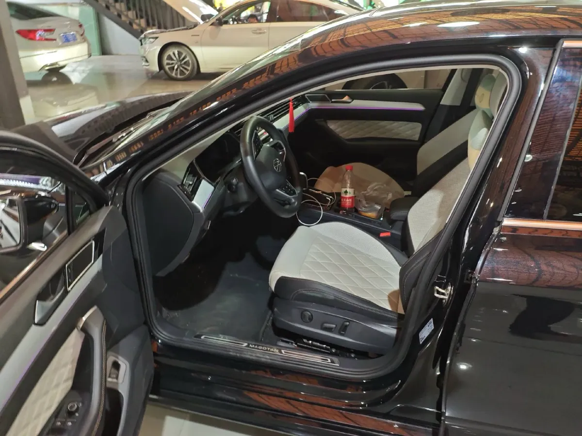 2023 Volkswagen Magotan 2.0T 186HP L4 7DCT,autocango,china used car exporter,china ev exporter,chinese used car exporter,chinese used ev exporter