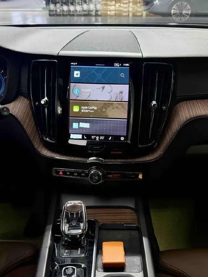 2022 Volvo XC60 2.0T 250HP L4 8AT,autocango,china used car exporter,china ev exporter,chinese used car exporter,chinese used ev exporter