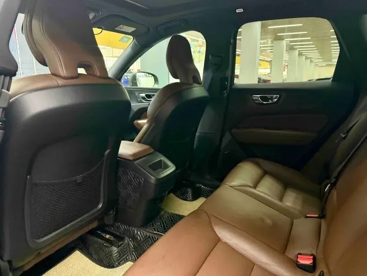 2022 Volvo XC60 2.0T 250HP L4 8AT,autocango,china used car exporter,china ev exporter,chinese used car exporter,chinese used ev exporter