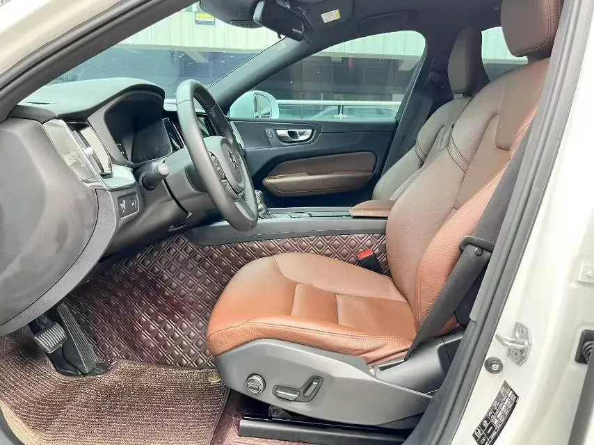 2019 Volvo XC60 2.0T 254HP L4 8AT,autocango,china used car exporter,china ev exporter,chinese used car exporter,chinese used ev exporter