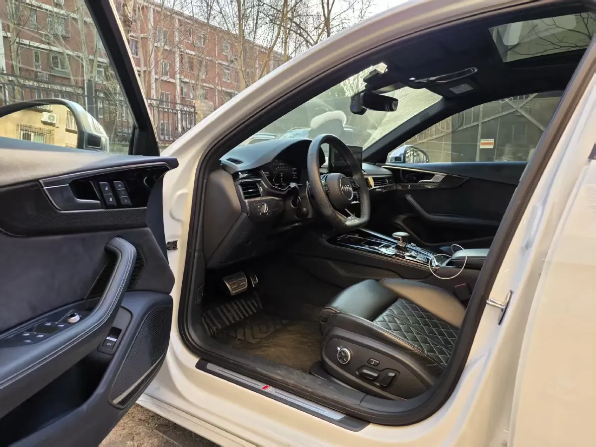 2023 Audi S4 3.0T 354HP V6 8AT,autocango,china used car exporter,china ev exporter,chinese used car exporter,chinese used ev exporter