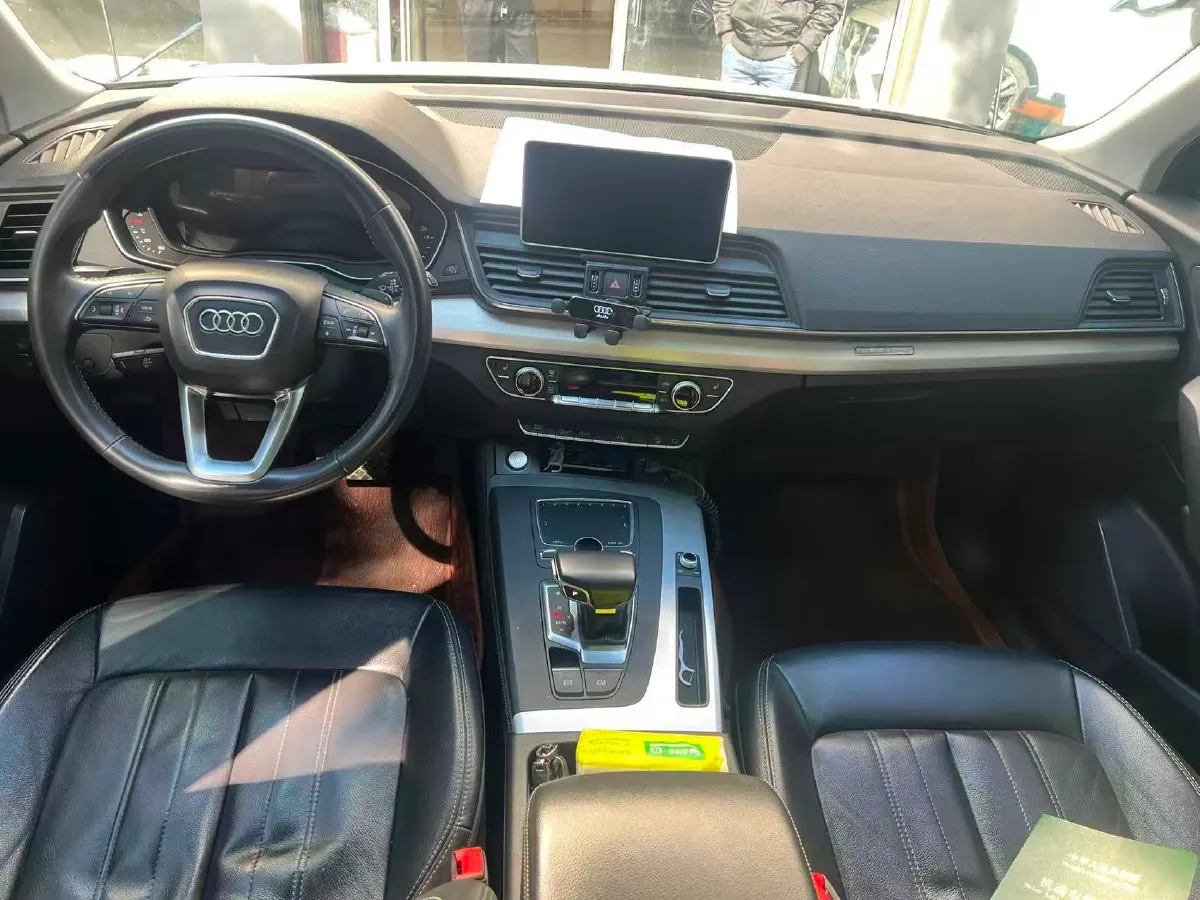2020 Audi Q5L 2.0T 190HP L4 7DCT,autocango,china used car exporter,china ev exporter,chinese used car exporter,chinese used ev exporter