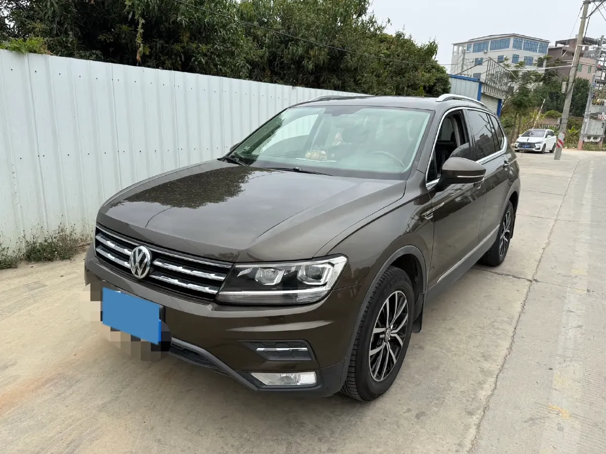 2018 Volkswagen Tiguan L 2.0T 186HP L4 7DCT,autocango,china used car exporter,china ev exporter,chinese used car exporter,chinese used ev exporter