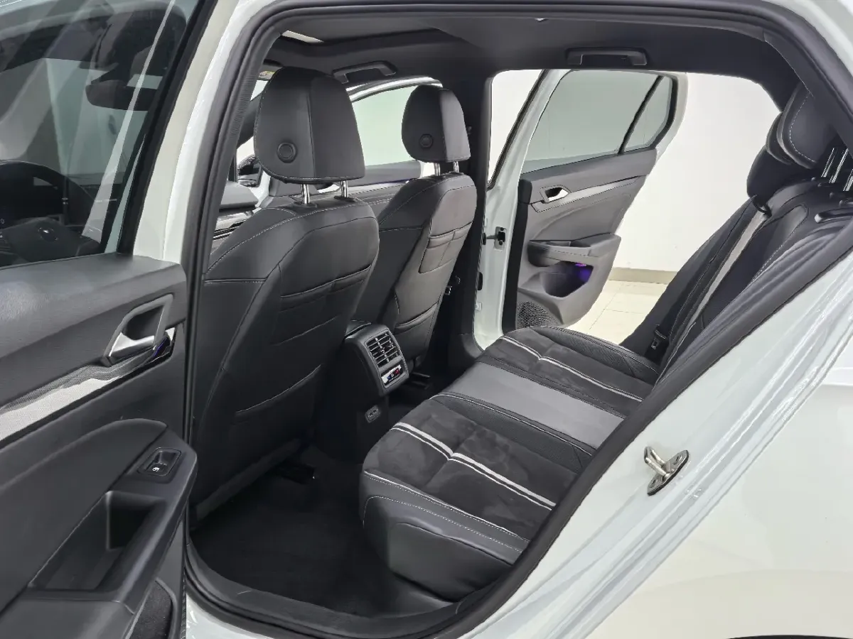 2023 Volkswagen Golf 1.4T 150HP L4 7DCT,autocango,china used car exporter,china ev exporter,chinese used car exporter,chinese used ev exporter