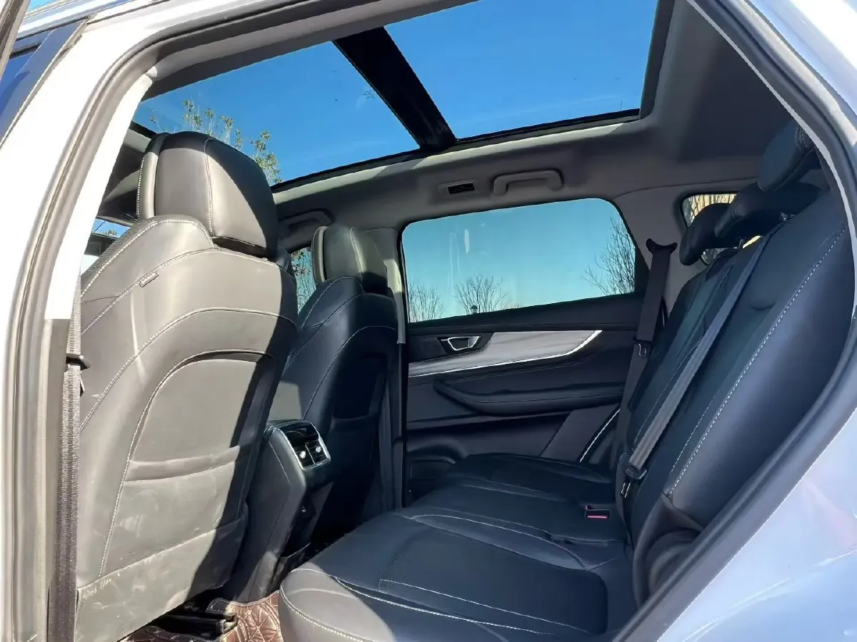 2022 Chery Tiggo 8 Plus 1.6T 197HP L4 7DCT,autocango,china used car exporter,china ev exporter,chinese used car exporter,chinese used ev exporter