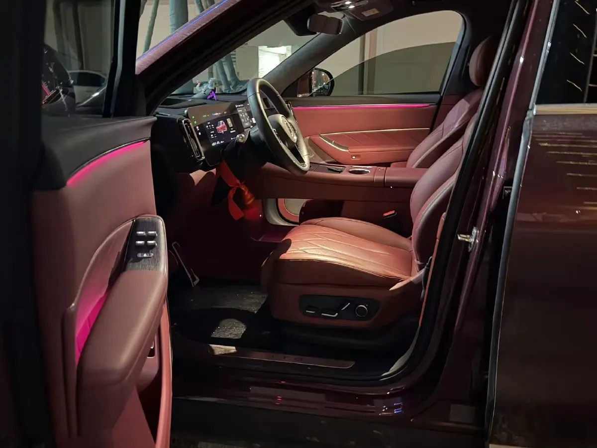 2025 AITO AITO M8 REEV 160HP REEV 53.4KWH,autocango,china used car exporter,china ev exporter,chinese used car exporter,chinese used ev exporter