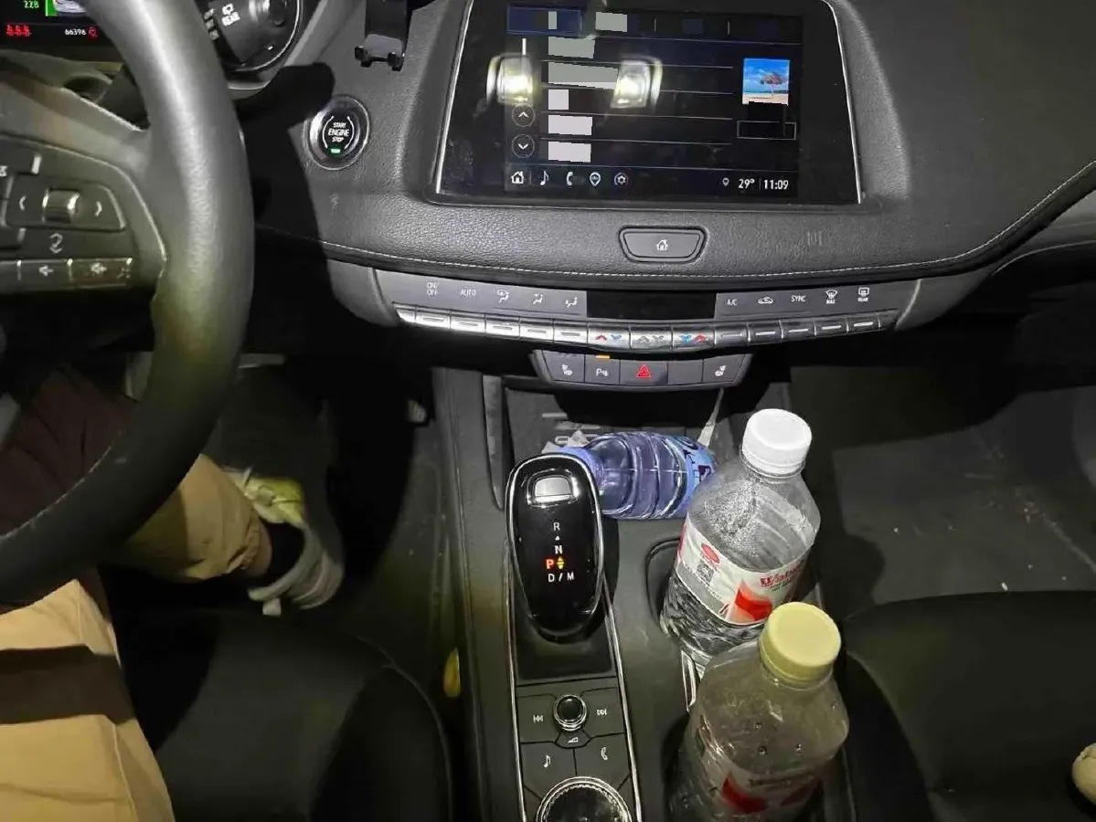 2021 Cadillac XT4 2.0T 237HP L4 9AT,autocango,china used car exporter,china ev exporter,chinese used car exporter,chinese used ev exporter