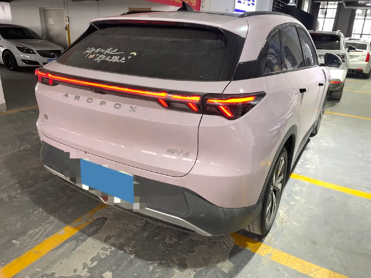 2024 HongQi H5 2.0T 224HP L4 8AT,autocango,china used car exporter,china ev exporter,chinese used car exporter,chinese used ev exporter