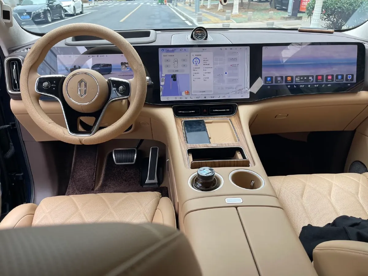 2025 AITO AITO M8 REEV 160HP REEV 53.4KWH,autocango,china used car exporter,china ev exporter,chinese used car exporter,chinese used ev exporter