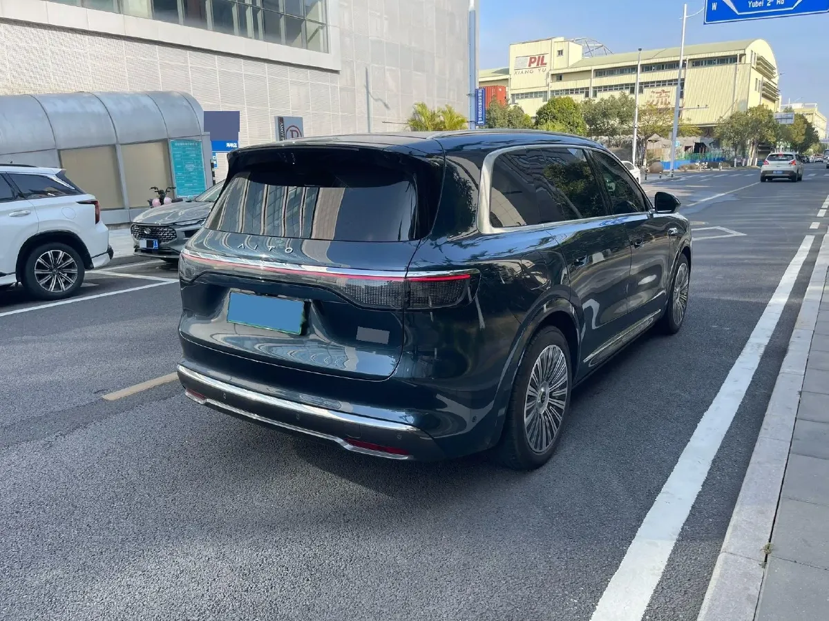 2025 AITO AITO M8 REEV 160HP REEV 53.4KWH,autocango,china used car exporter,china ev exporter,chinese used car exporter,chinese used ev exporter