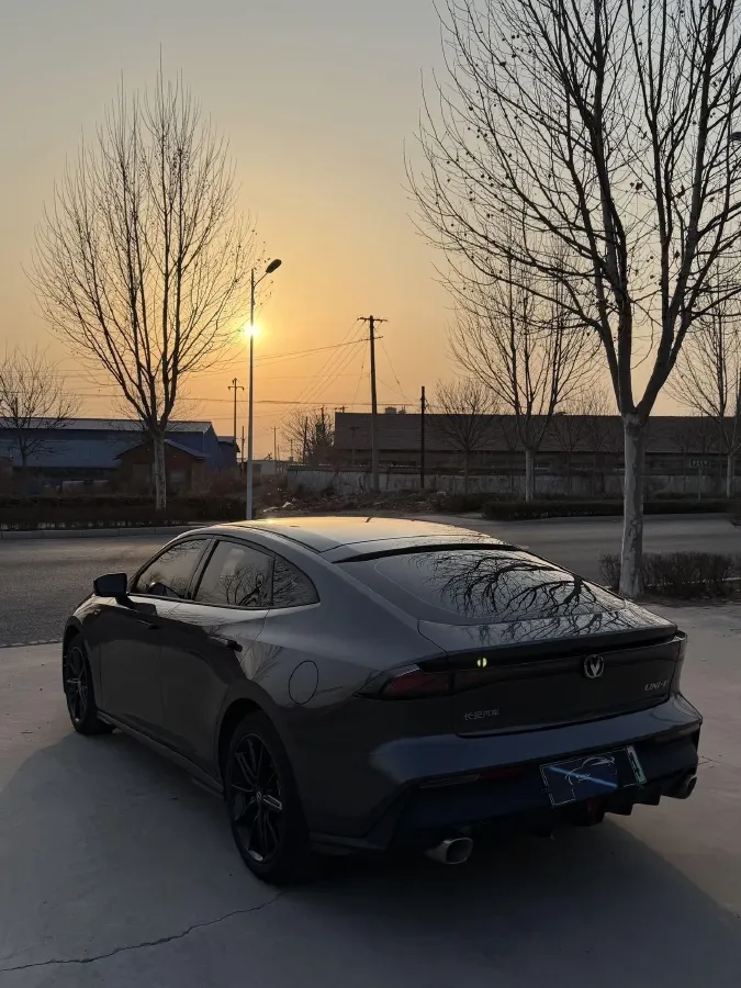 2023 ChangAn UNI-V iDD 1.5T 170HP L4 6TCT PHEV 18.4KWH,autocango,china used car exporter,china ev exporter,chinese used car exporter,chinese used ev exporter