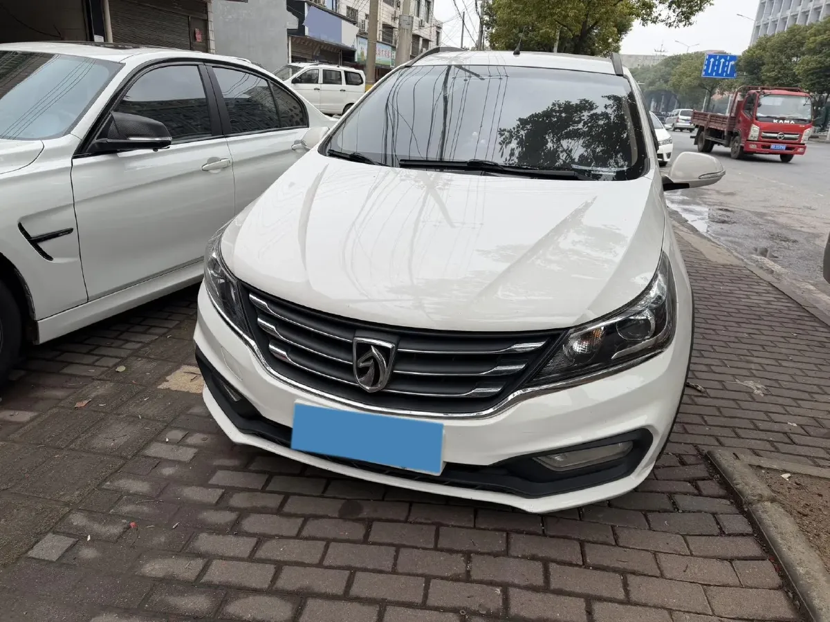 2017 BaoJun 310W 1.5L 112HP L4 6MT,autocango,china used car exporter,china ev exporter,chinese used car exporter,chinese used ev exporter