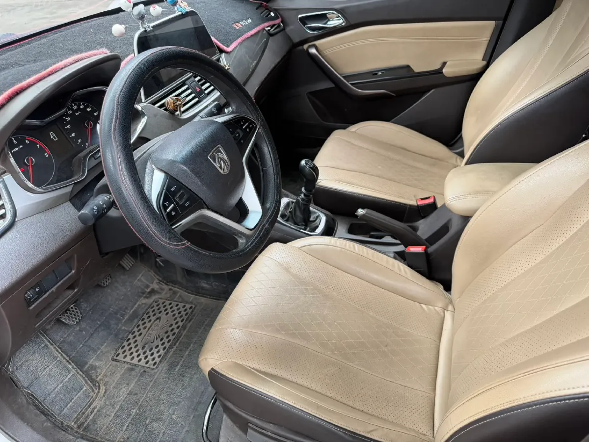 2017 BaoJun 310W 1.5L 112HP L4 6MT,autocango,china used car exporter,china ev exporter,chinese used car exporter,chinese used ev exporter