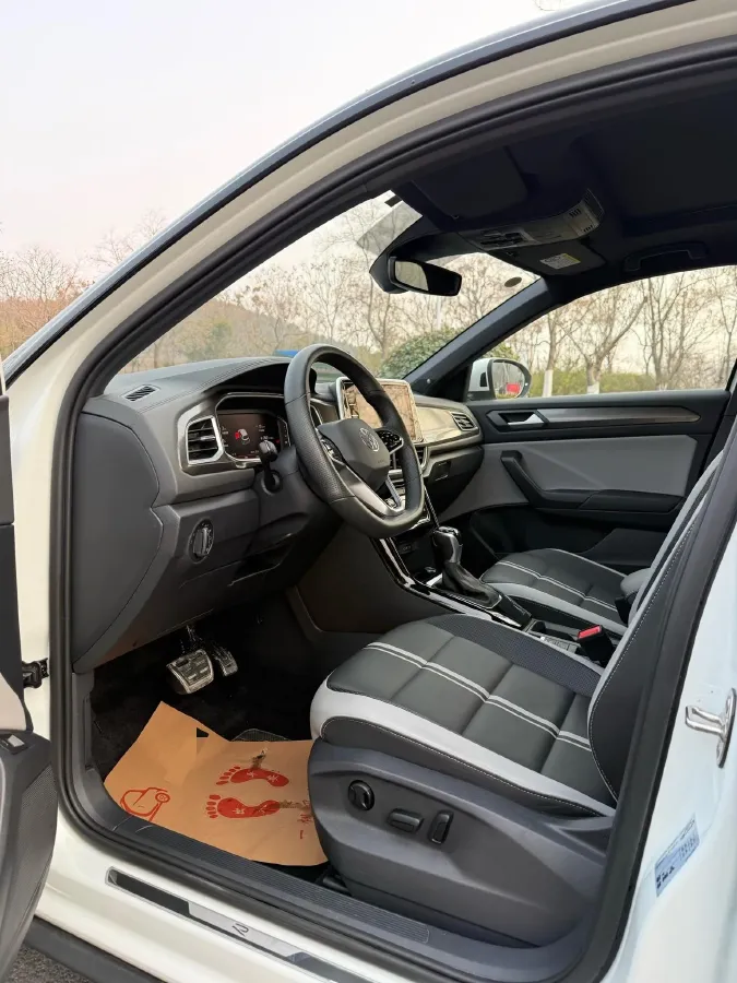2023 Volkswagen T-Roc 1.5T 160HP L4 7DCT,autocango,china used car exporter,china ev exporter,chinese used car exporter,chinese used ev exporter