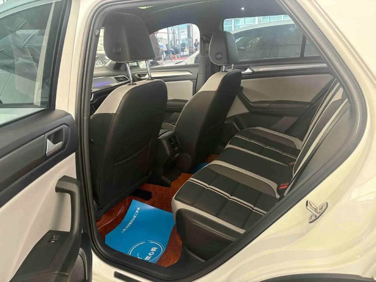 2023 Volkswagen T-Roc 1.5T 160HP L4 7DCT,autocango,china used car exporter,china ev exporter,chinese used car exporter,chinese used ev exporter