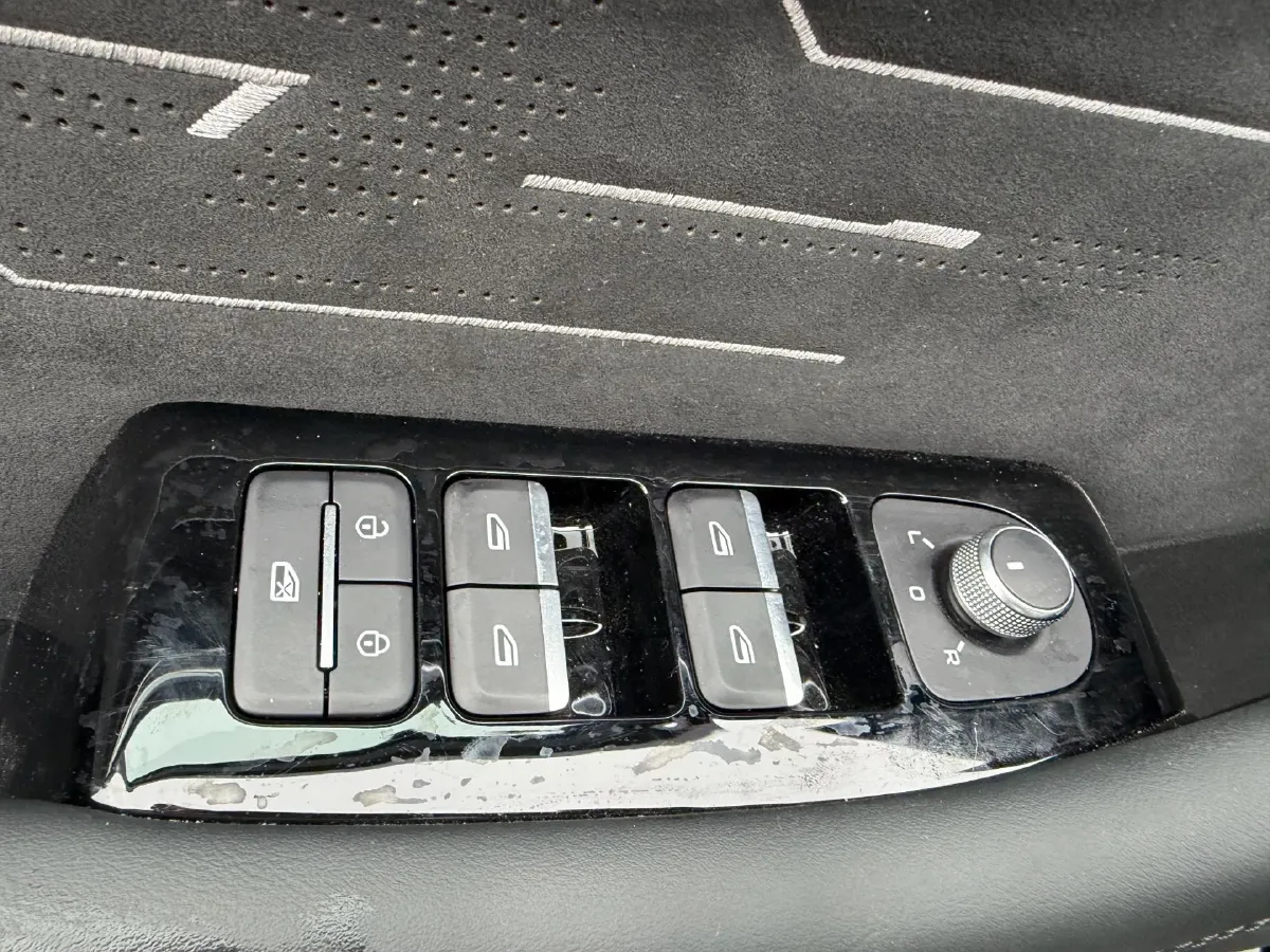 2024 Geely Monjaro 2.0T 238HP L4 8AT,autocango,china used car exporter,china ev exporter,chinese used car exporter,chinese used ev exporter