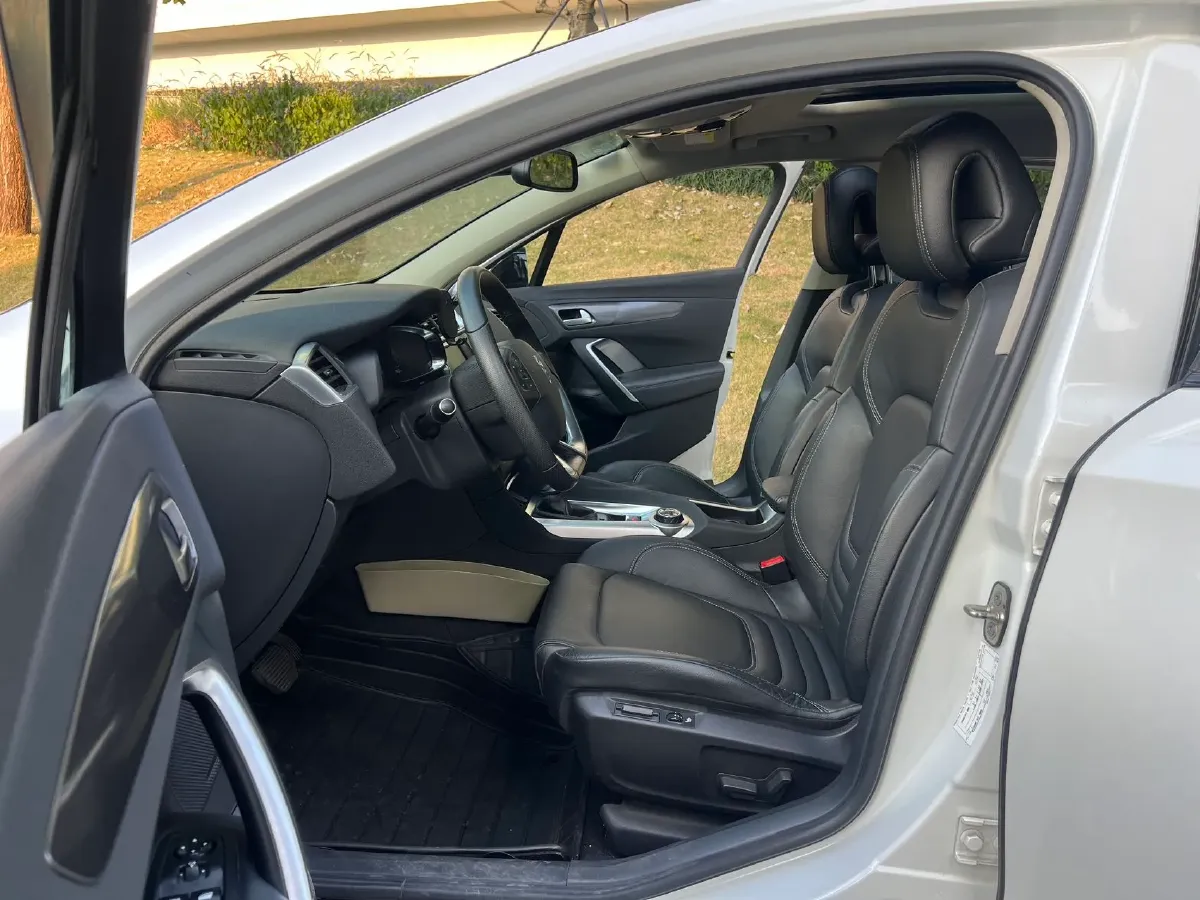 2016 DS 6 1.6T 167HP L4 6AT,autocango,china used car exporter,china ev exporter,chinese used car exporter,chinese used ev exporter