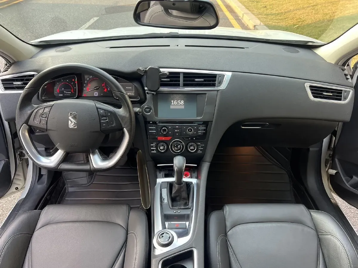 2016 DS 6 1.6T 167HP L4 6AT,autocango,china used car exporter,china ev exporter,chinese used car exporter,chinese used ev exporter