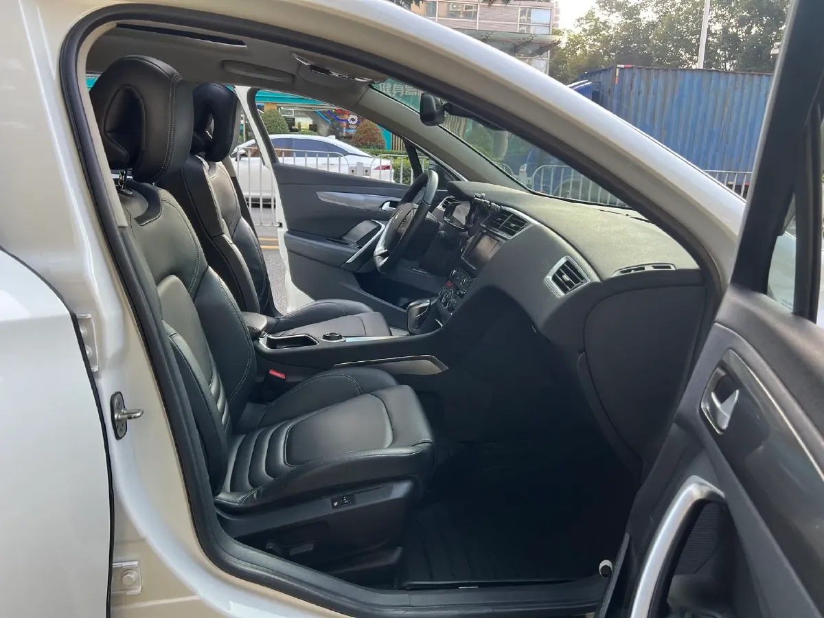 2016 DS 6 1.6T 167HP L4 6AT,autocango,china used car exporter,china ev exporter,chinese used car exporter,chinese used ev exporter