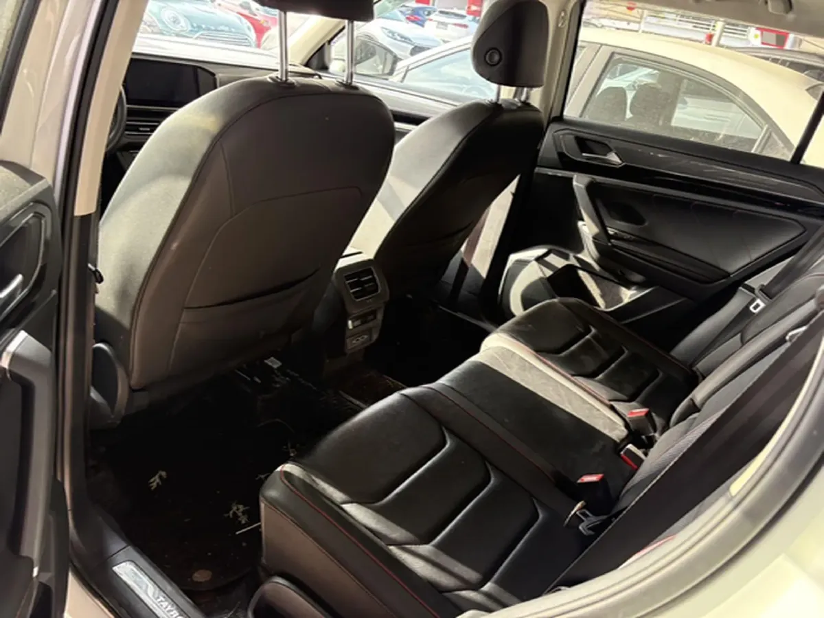 2019 Jeep Cherokee 2.0T 265HP L4 9AT,autocango,china used car exporter,china ev exporter,chinese used car exporter,chinese used ev exporter