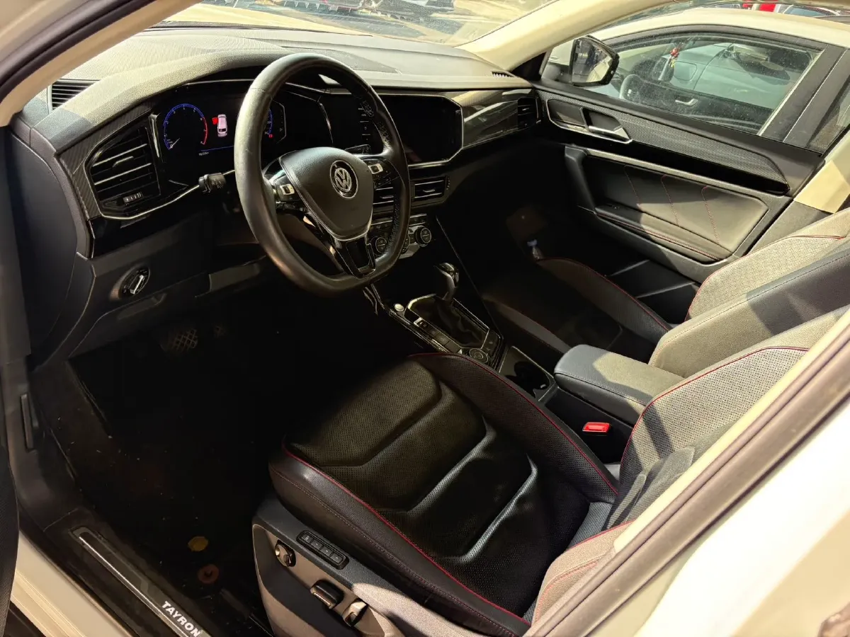 2019 Jeep Cherokee 2.0T 265HP L4 9AT,autocango,china used car exporter,china ev exporter,chinese used car exporter,chinese used ev exporter