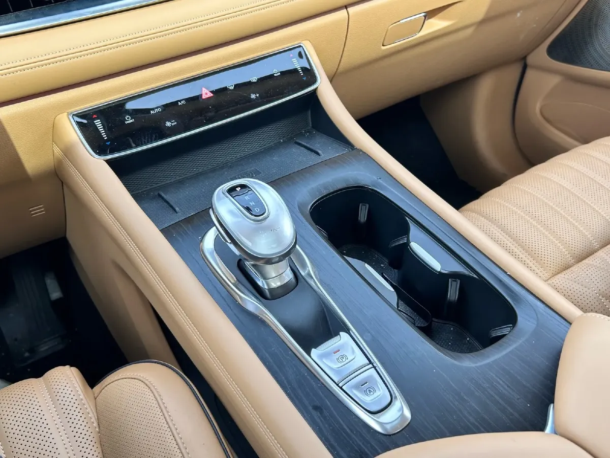 2022 Voyah Dream 1.5T 136HP L4 PHEV 25.57KWH,autocango,china used car exporter,china ev exporter,chinese used car exporter,chinese used ev exporter